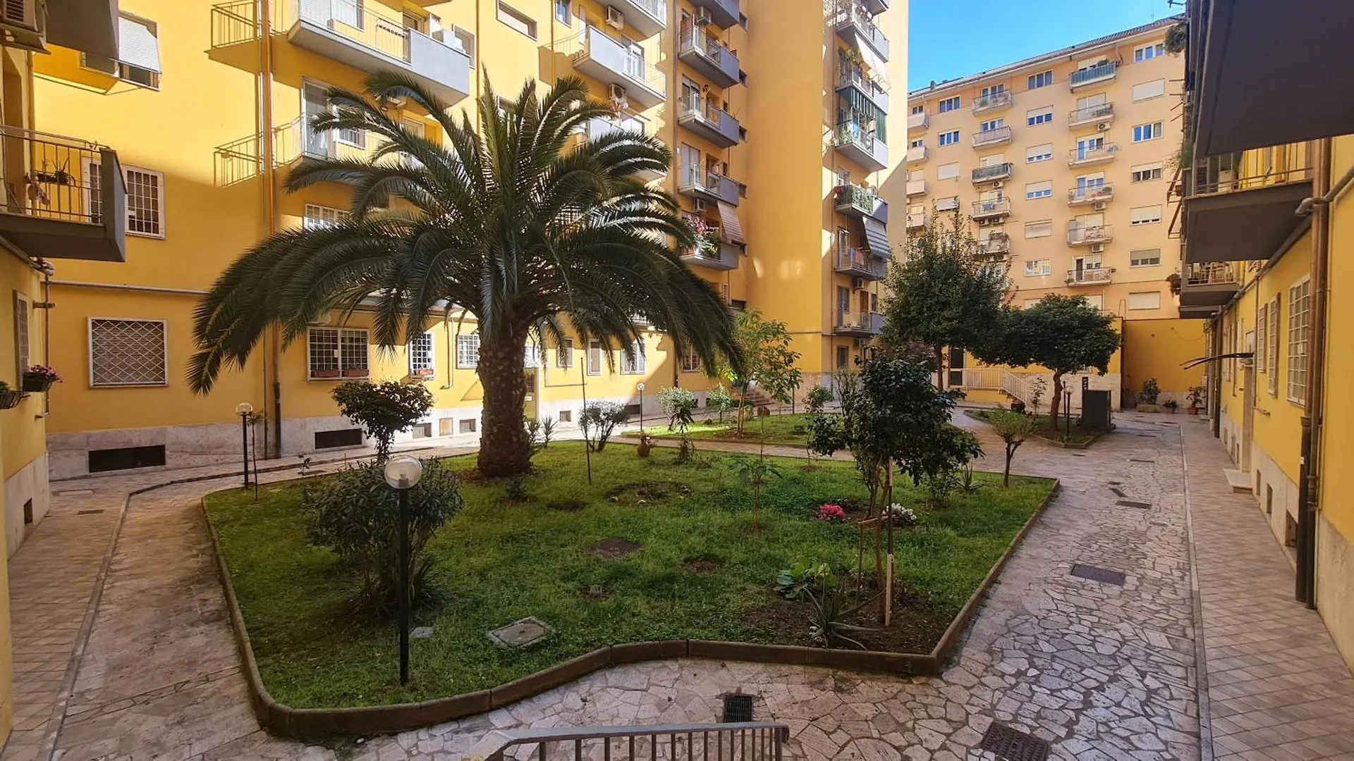 Appartamento At Eria'S House - 100 M Metro A Subaugusta Roma 0*,  Italia